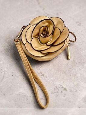 Mellow World Gold Floral Leather Wristlet Coin Purse & Key Holder (NWOT)